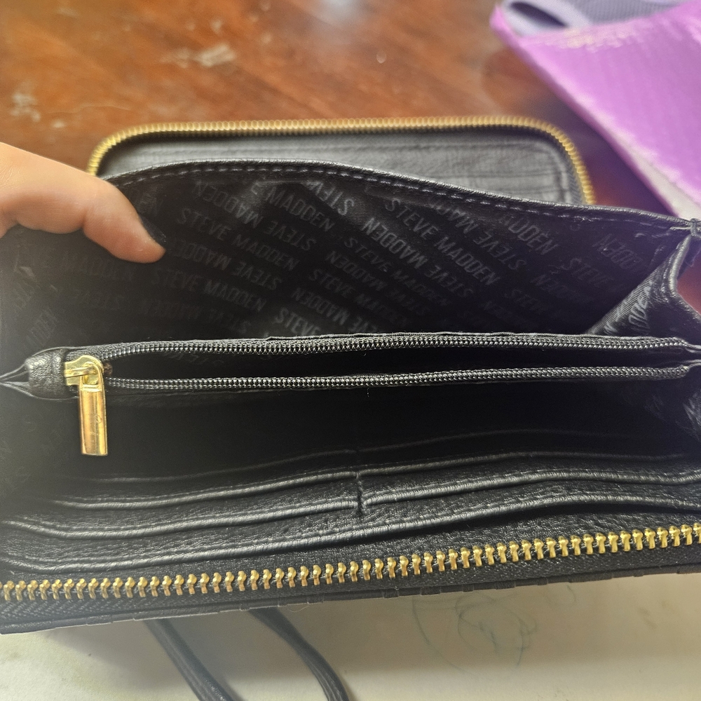 Steve Madden Black Wristlet Wallet - Picture 4 of 4